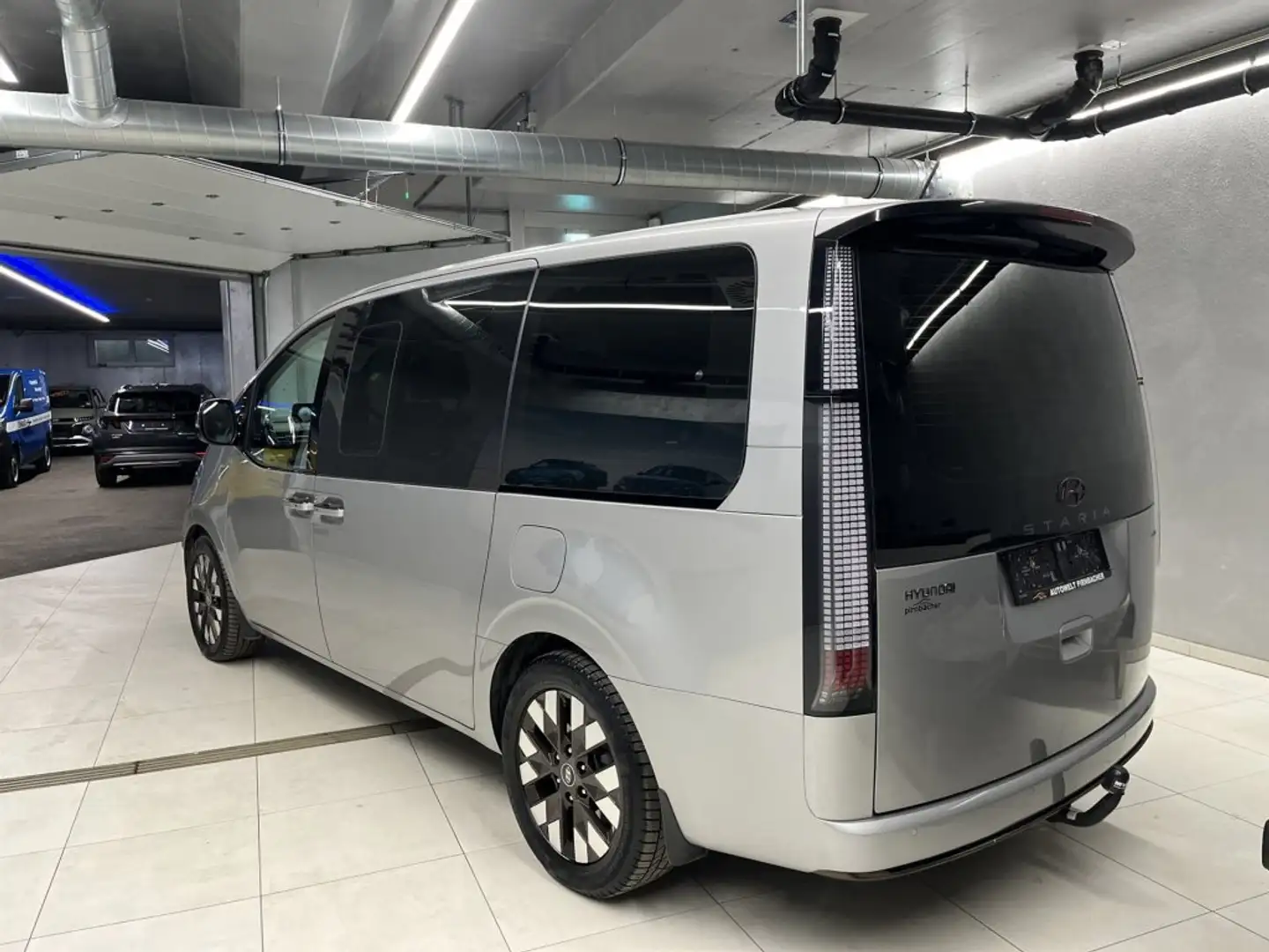 Hyundai STARIA Bus Luxury Line 2.2 CRDi 4WD DCT m2dl1-P4 Argintiu - 2