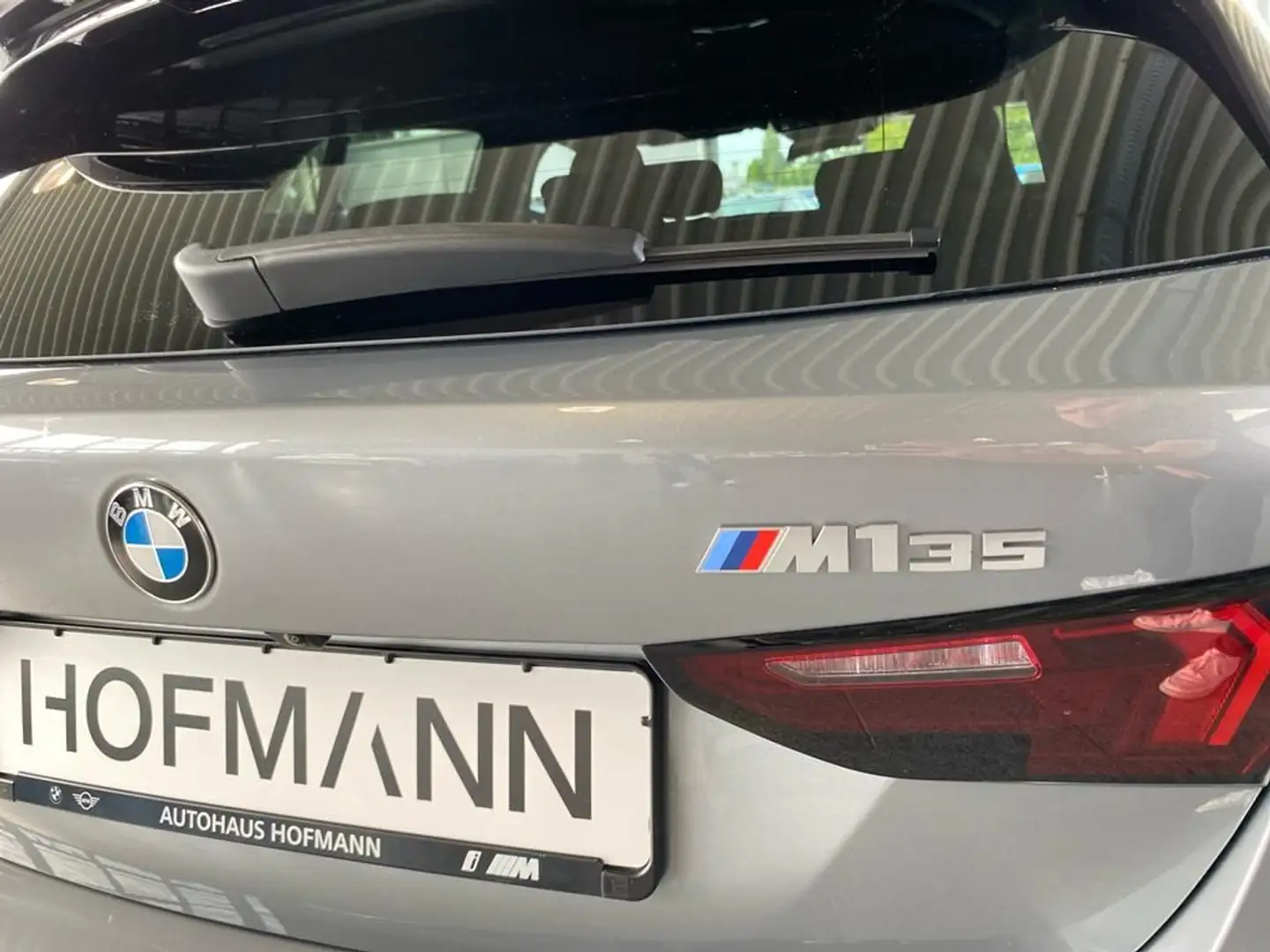 BMW M1 M Sport Pro Grau - 2