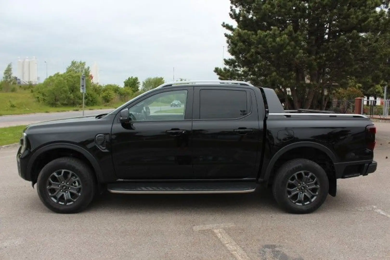 Ford Ranger Wildtrak e-4WD Doppelkabine Nero - 2