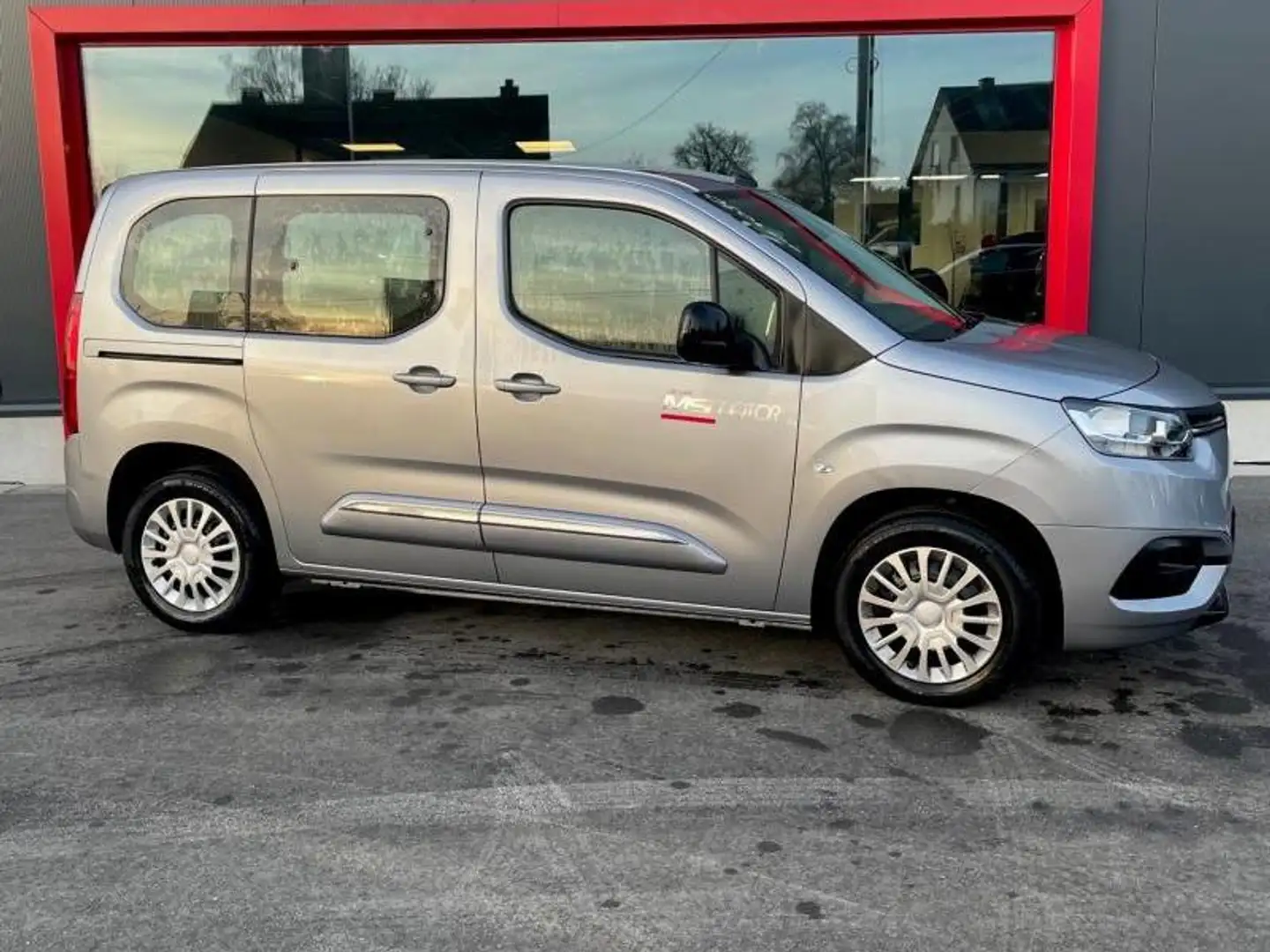 Toyota Verso 1.2L Petrol M/T Shuttle Šedá - 2