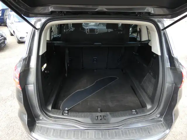 Ford S-Max view 9