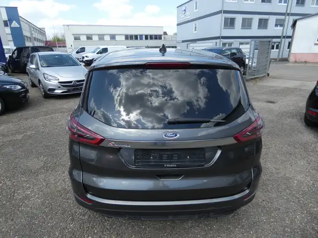 Ford S-Max view 4