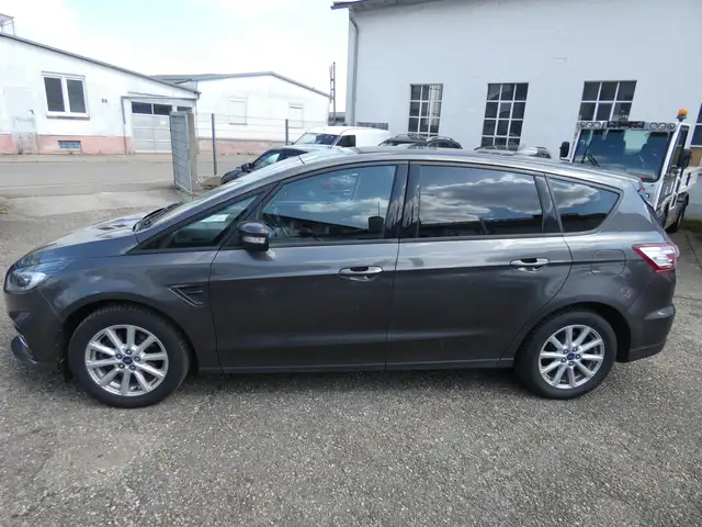 Ford S-Max view 2