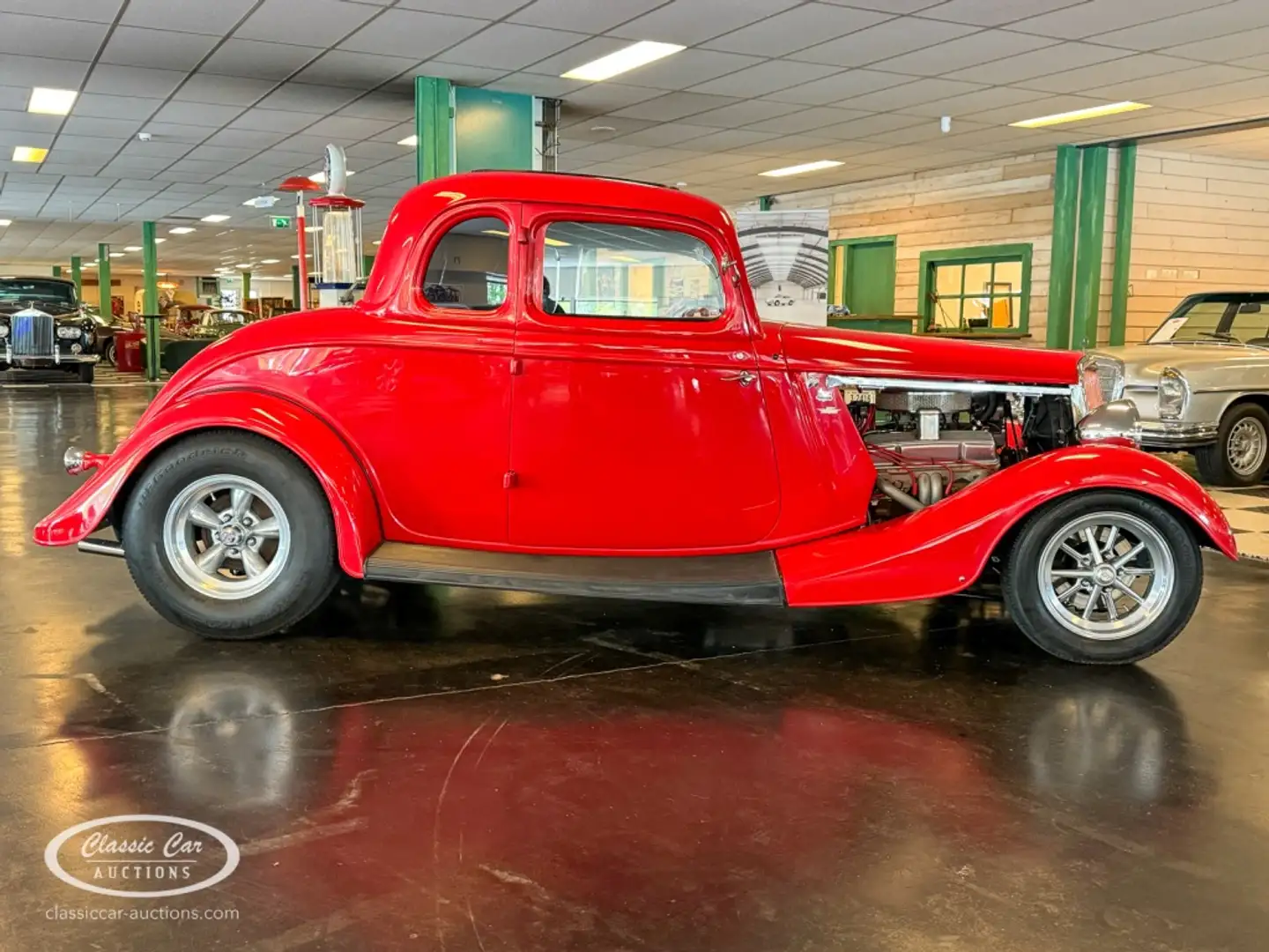 Ford SALOON Hot Rod  - ONLINE AUCTION Червоний - 2