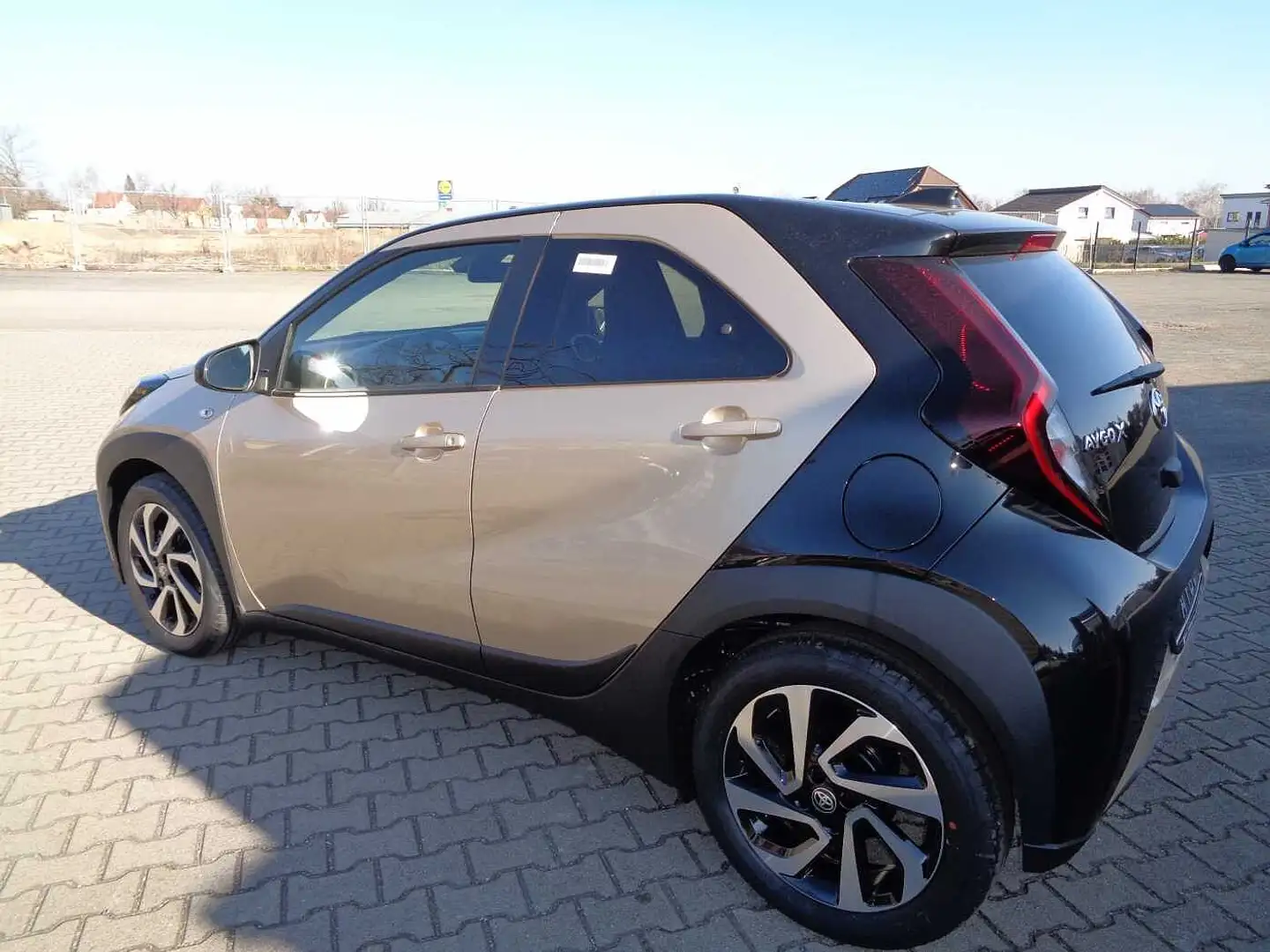 Toyota Aygo X Teamplayer Beige - 2