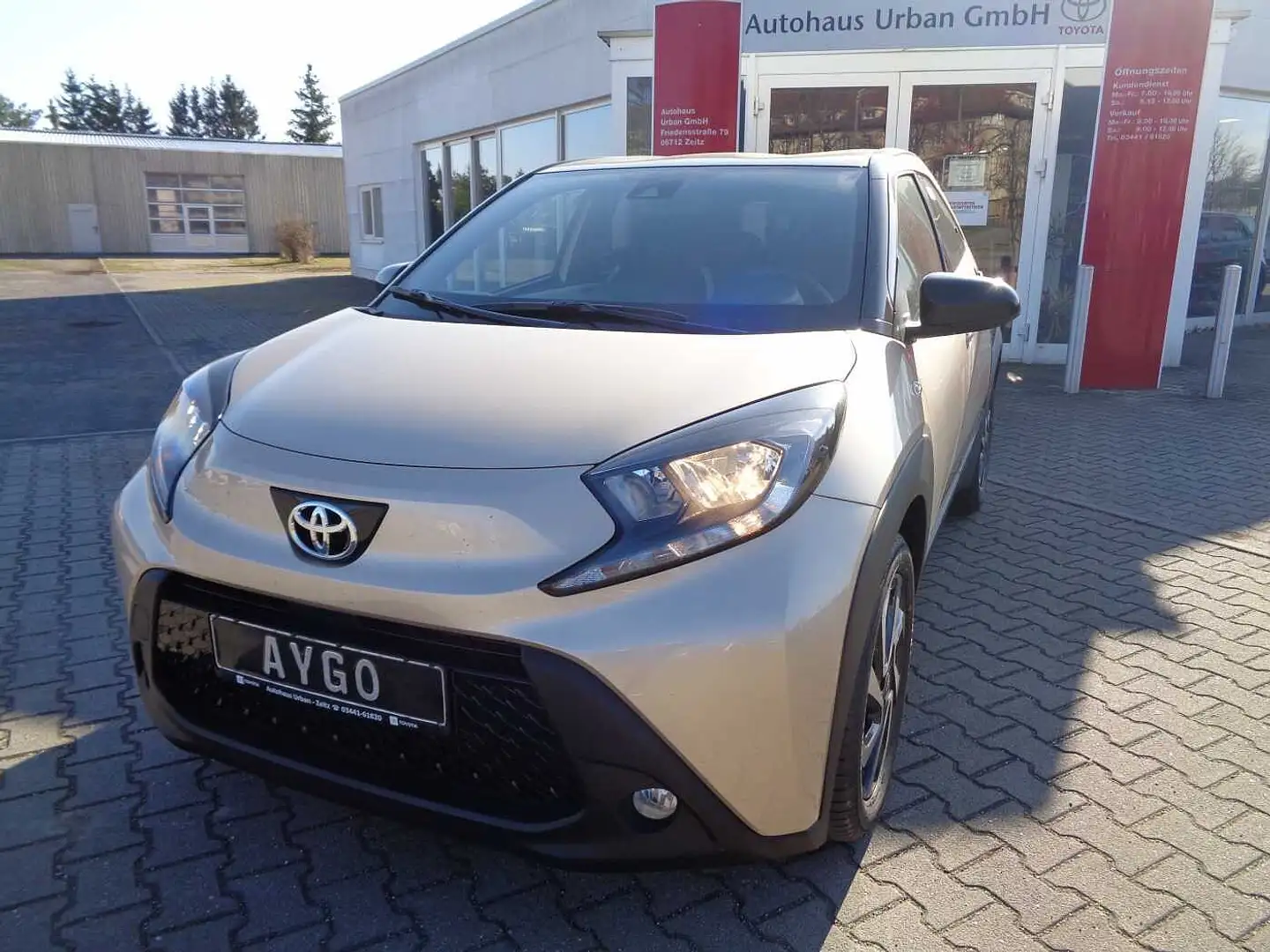 Toyota Aygo X Teamplayer Beige - 1