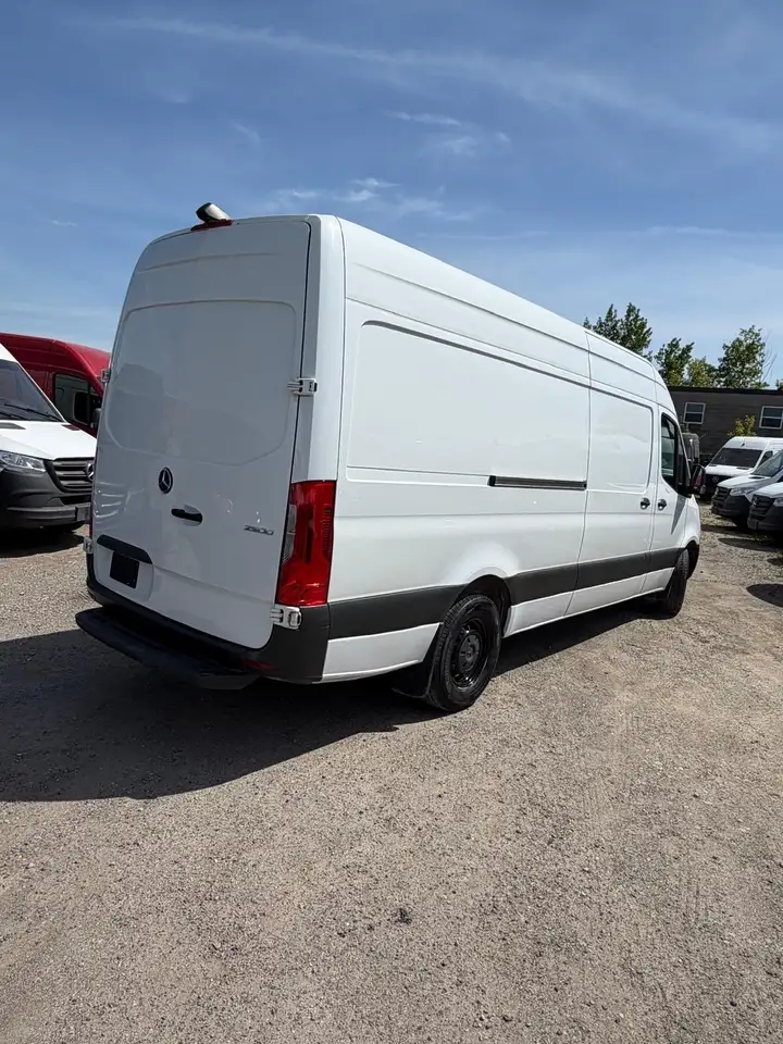 Mercedes-Benz Sprinter снимка Mercedes-Benz Sprinter