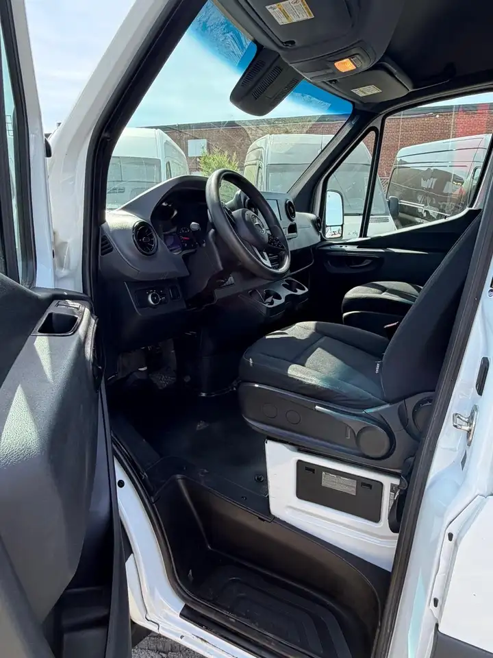 Mercedes-Benz Sprinter снимка Mercedes-Benz Sprinter