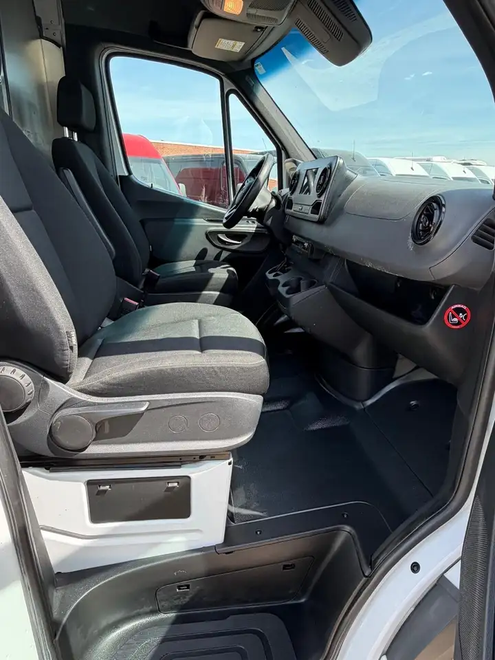Mercedes-Benz Sprinter снимка Mercedes-Benz Sprinter