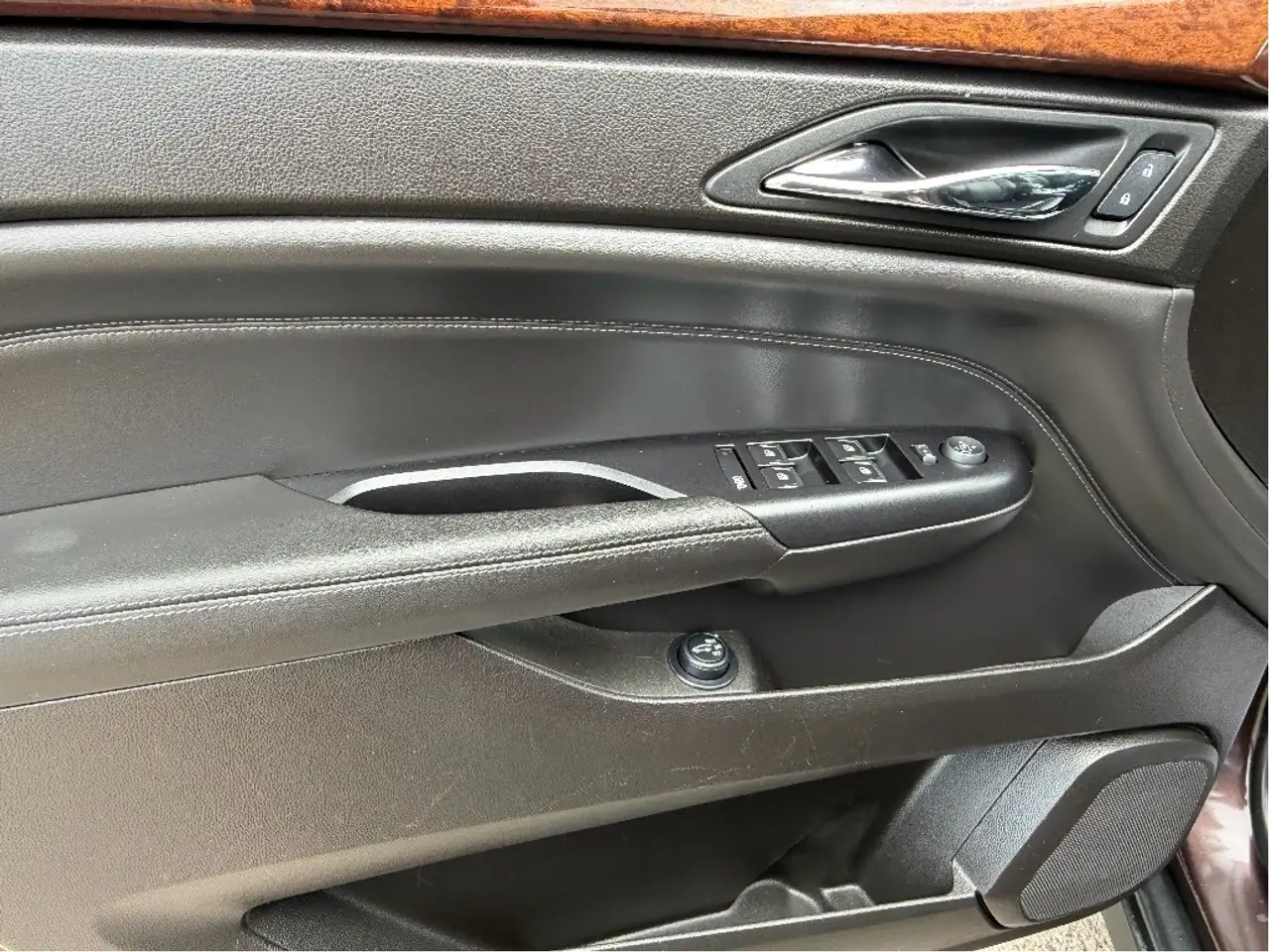 Cadillac SRX снимка Cadillac SRX