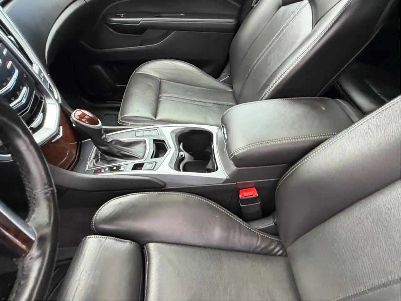Cadillac SRX снимка Cadillac SRX