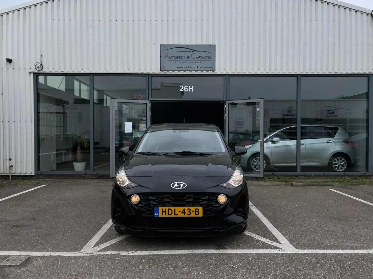 Hyundai i10 1.0 AUTOMAAT | CLIMA | CRUISE | CARPLAY | PDC | AP Noir - 2