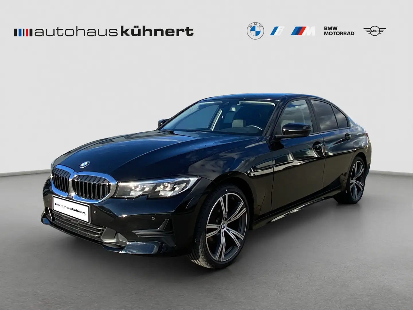 BMW 320 i xDrive Lim. Advantage SpurAss AHK HiFi Navi AUT Zwart - 1