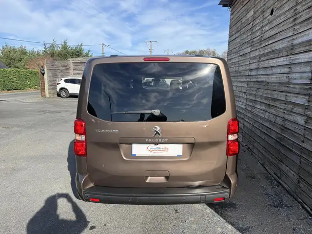 Peugeot Traveller view 4