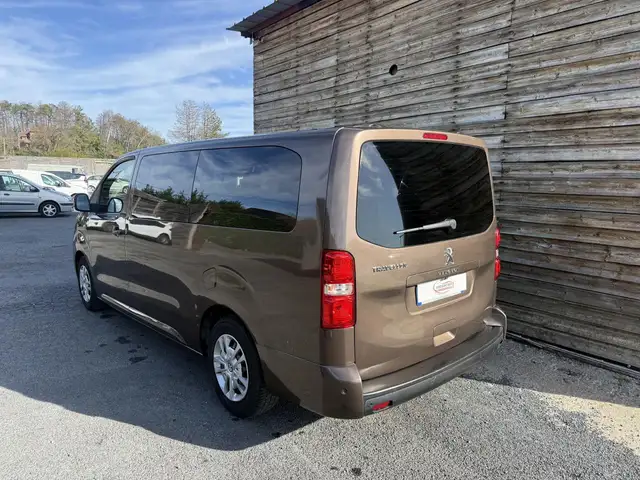 Peugeot Traveller view 3