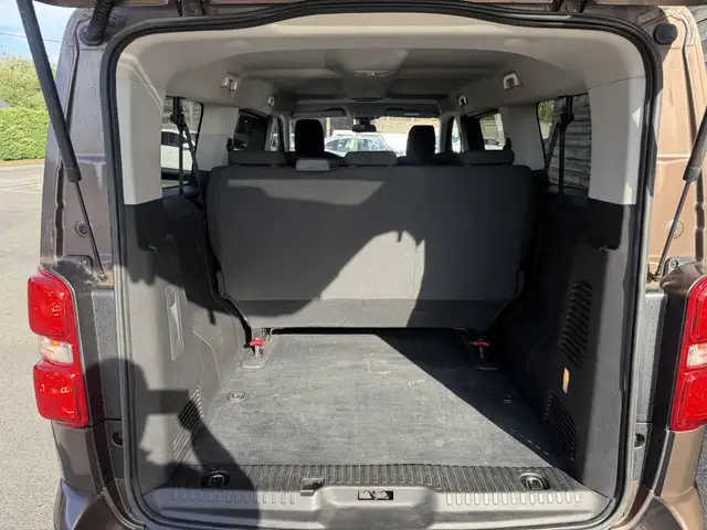 Peugeot Traveller view 6