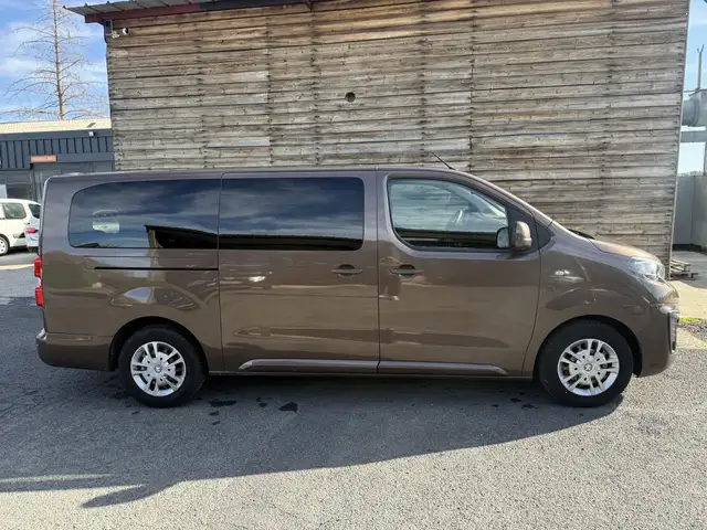 Peugeot Traveller view 8