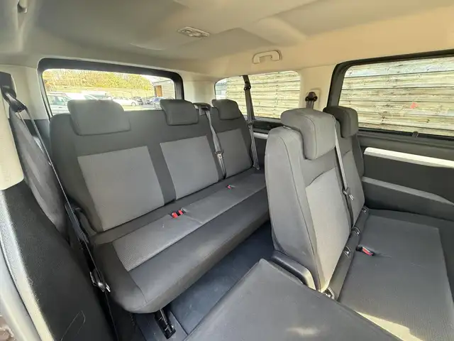 Peugeot Traveller view 12
