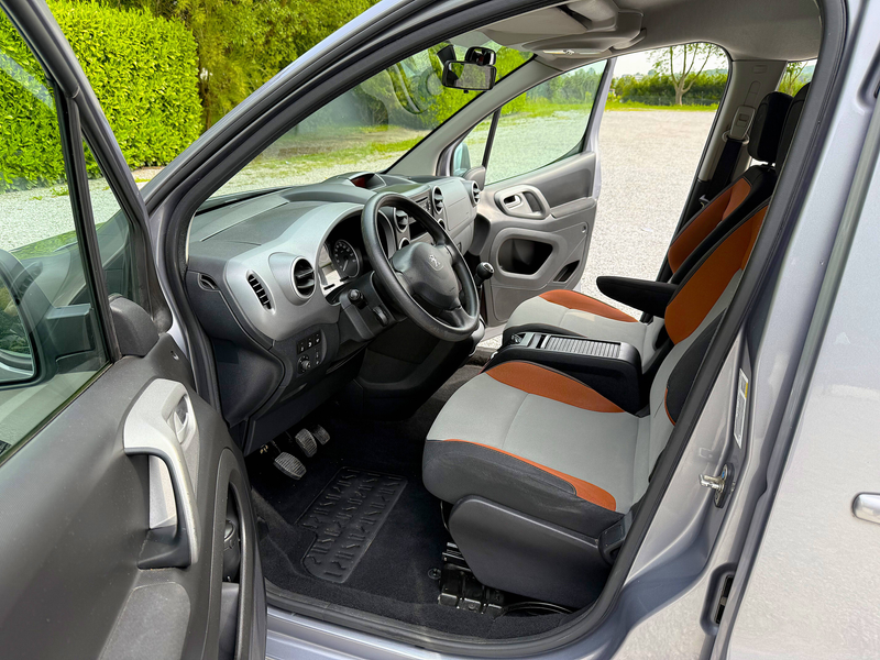 Peugeot Partner Tepee 1.6 BlueHDi 1ier Main EURO 6 Prêt à immatriculé ! — photo 13
