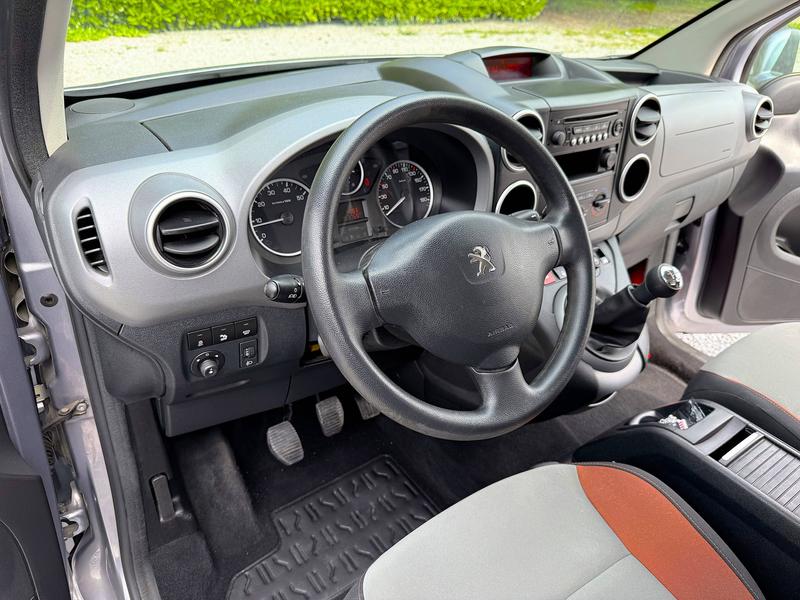 Peugeot Partner Tepee 1.6 BlueHDi 1ier Main EURO 6 Prêt à immatriculé ! — photo 14