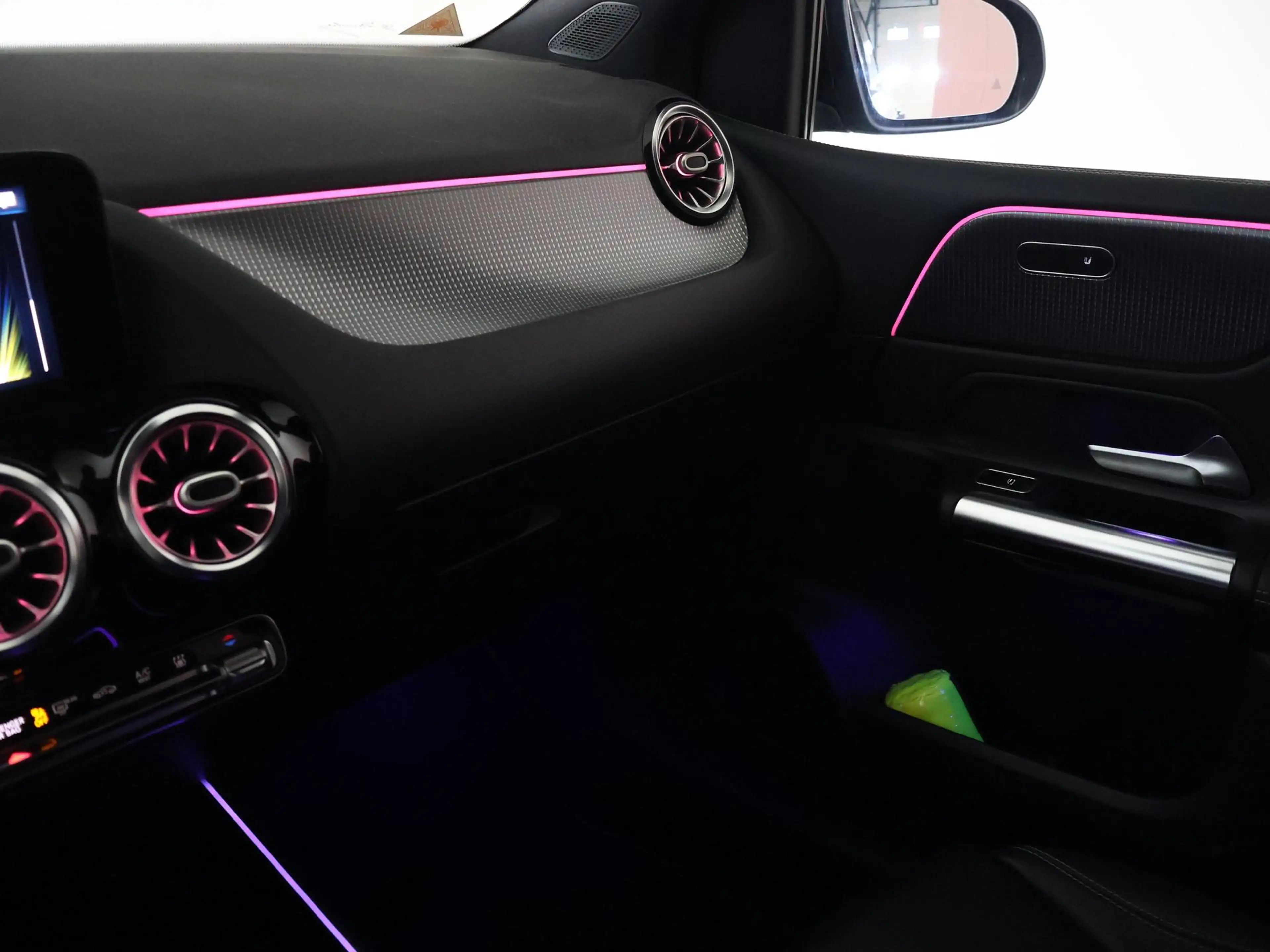 Mercedes-Benz B 250 250e PREMIUM + SFEERVERLICHTING | ADAPTIVE CRUISE — photo 29