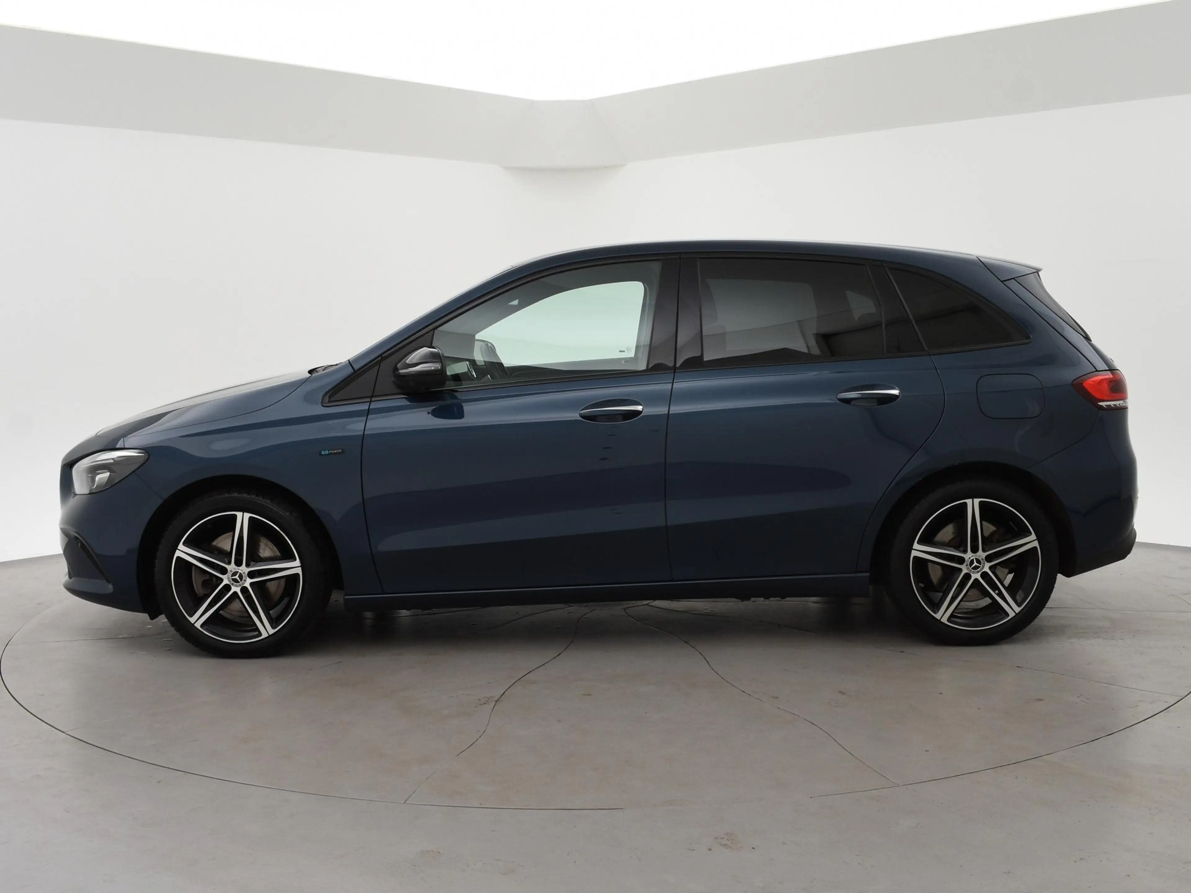Mercedes-Benz B 250 250e PREMIUM + SFEERVERLICHTING | ADAPTIVE CRUISE — photo 5