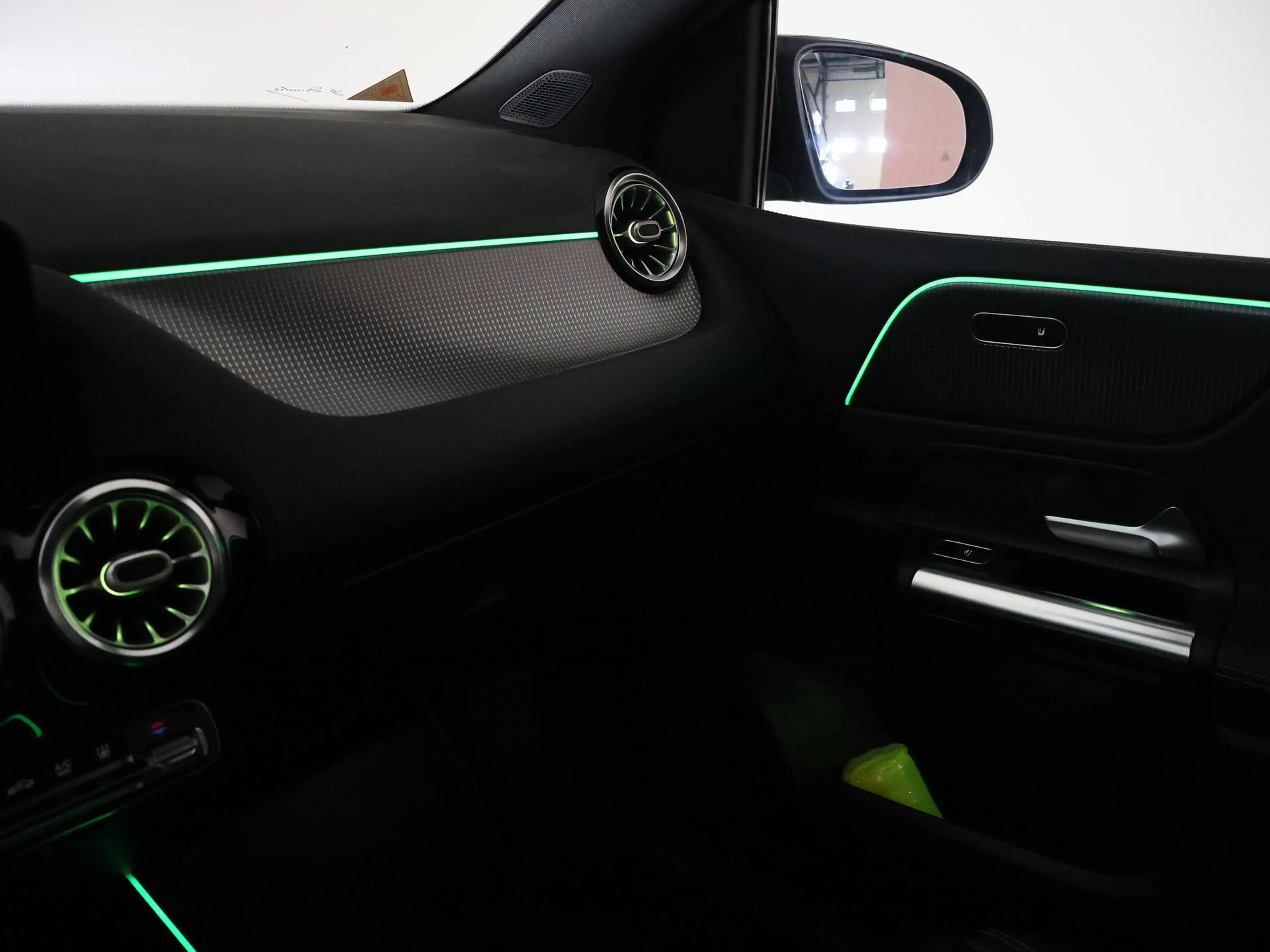 Mercedes-Benz B 250 250e PREMIUM + SFEERVERLICHTING | ADAPTIVE CRUISE — photo 31