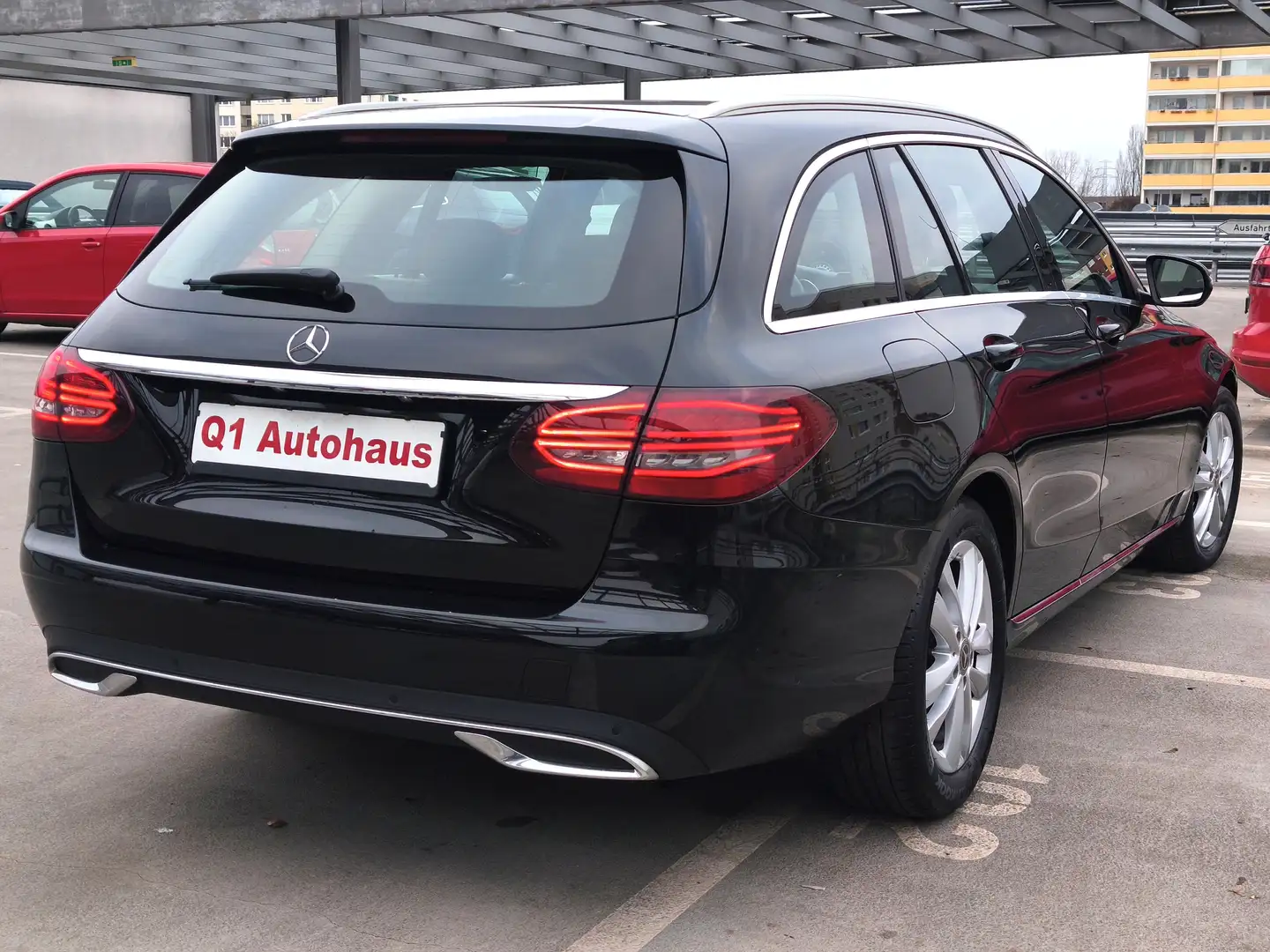 Mercedes-Benz C 180 T AVANTG. LED/T.LEDER/SH/NAVI/PARKASSIST+/E-KLAPPE Noir - 2