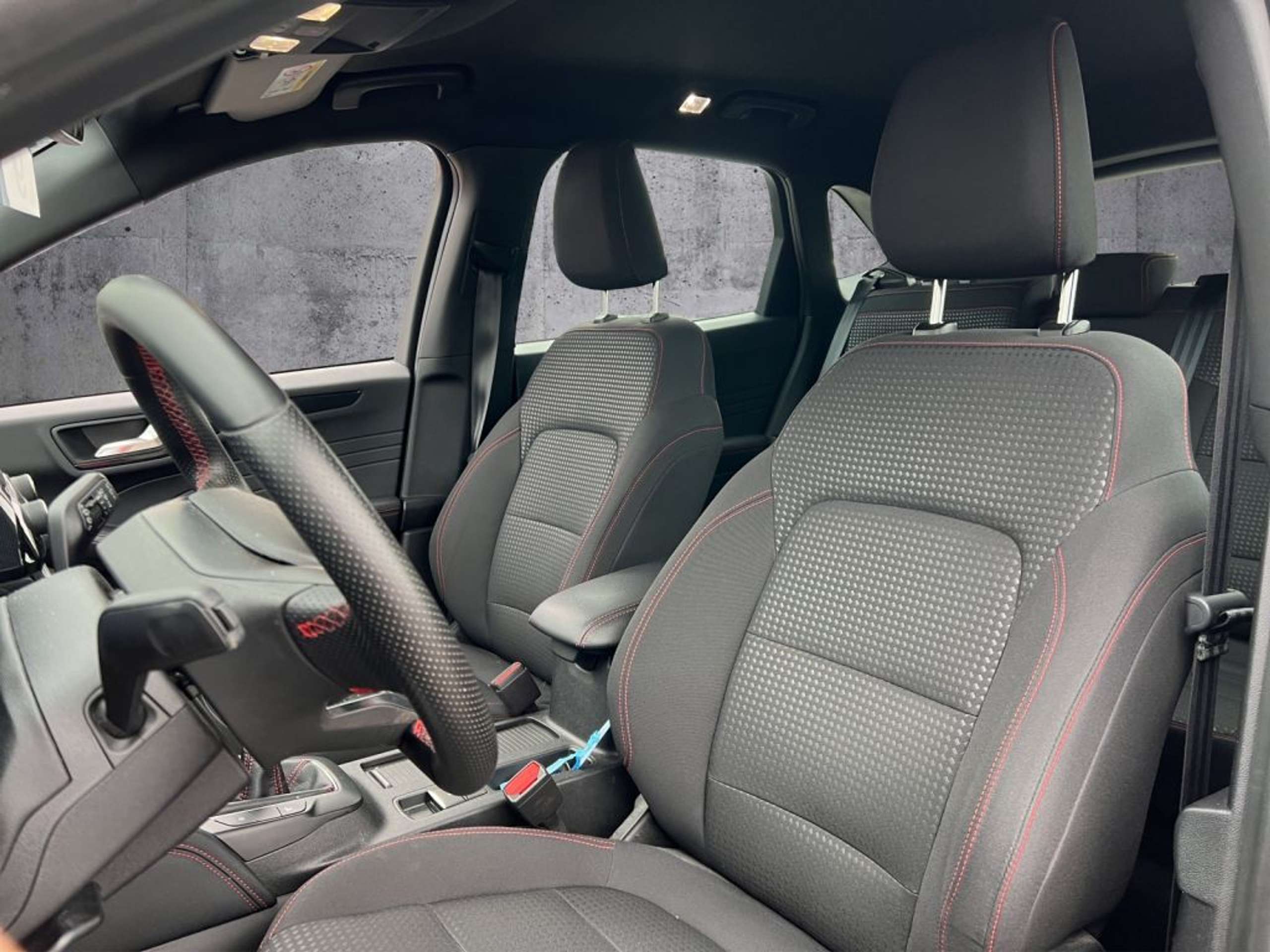 Fahrzeugabbildung Ford Kuga 2.0 EcoBlue Hybrid ST-LINE - mit KI generiert/bearbeitet