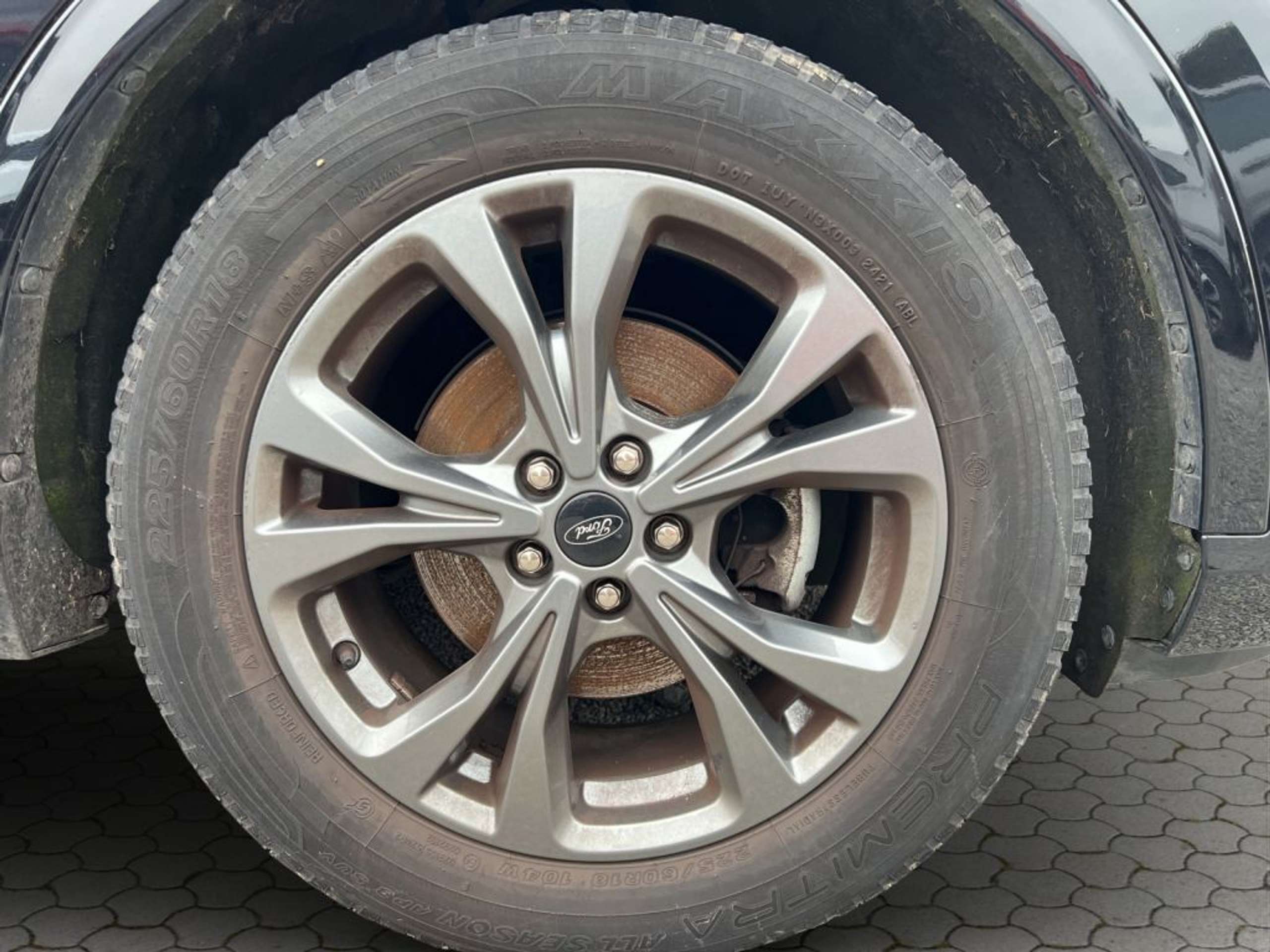 Fahrzeugabbildung Ford Kuga 2.0 EcoBlue Hybrid ST-LINE - mit KI generiert/bearbeitet