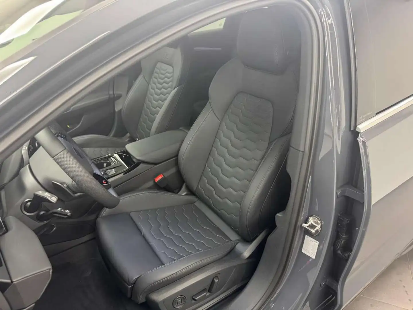 Audi A6 Sportback e-tron S Line performance 367 CV / 270 k Grijs - 2