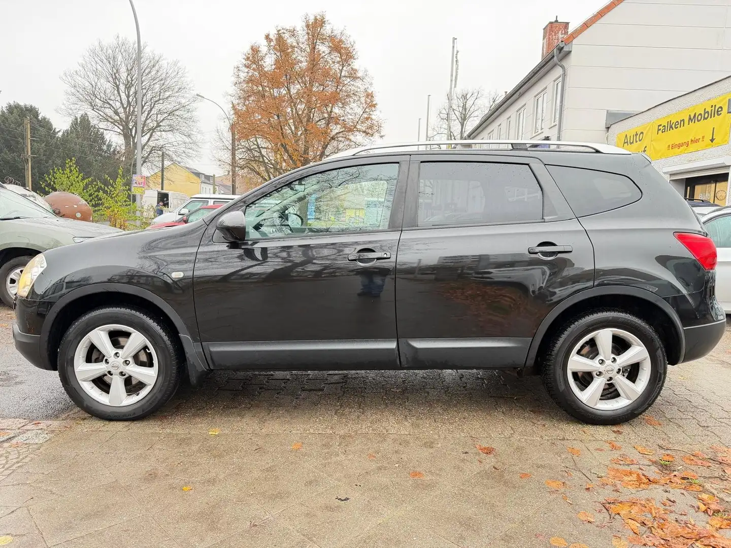 Nissan Qashqai+2 Visia + Klima + Panorama + 7 Sitze Schwarz - 2