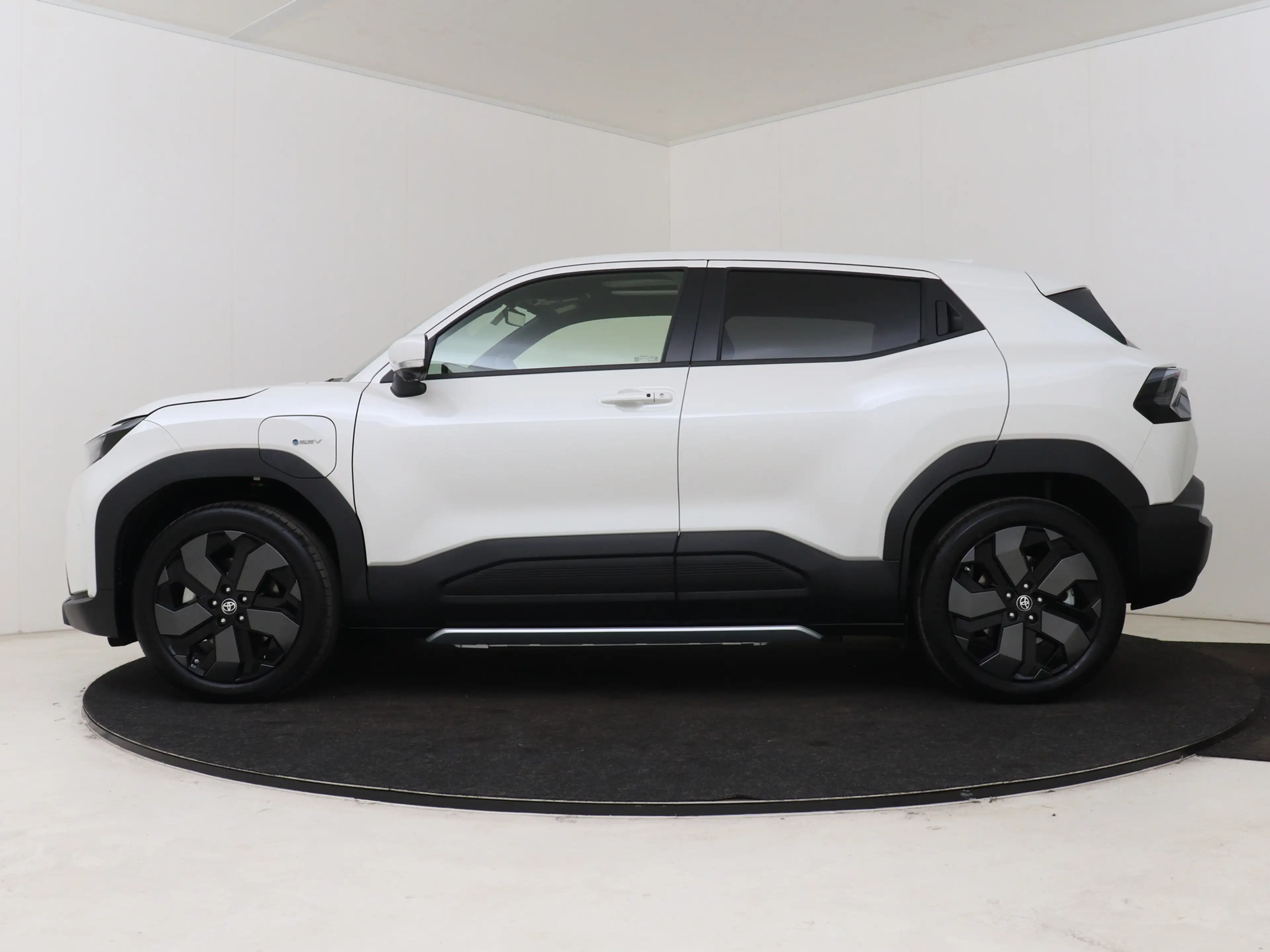 Toyota Urban Cruiser Executive 61 kWh — photo 3