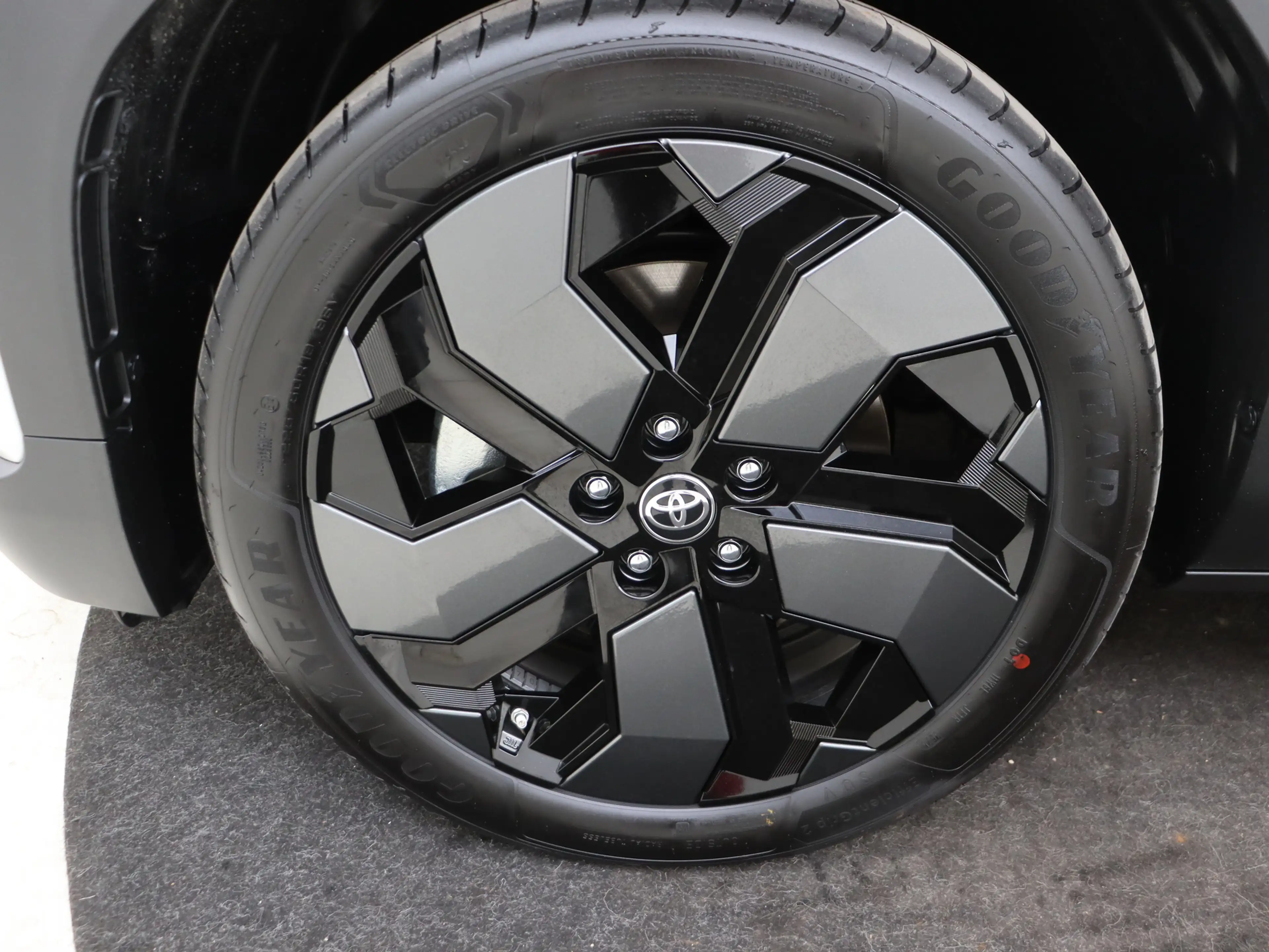Toyota Urban Cruiser Executive 61 kWh — photo 5