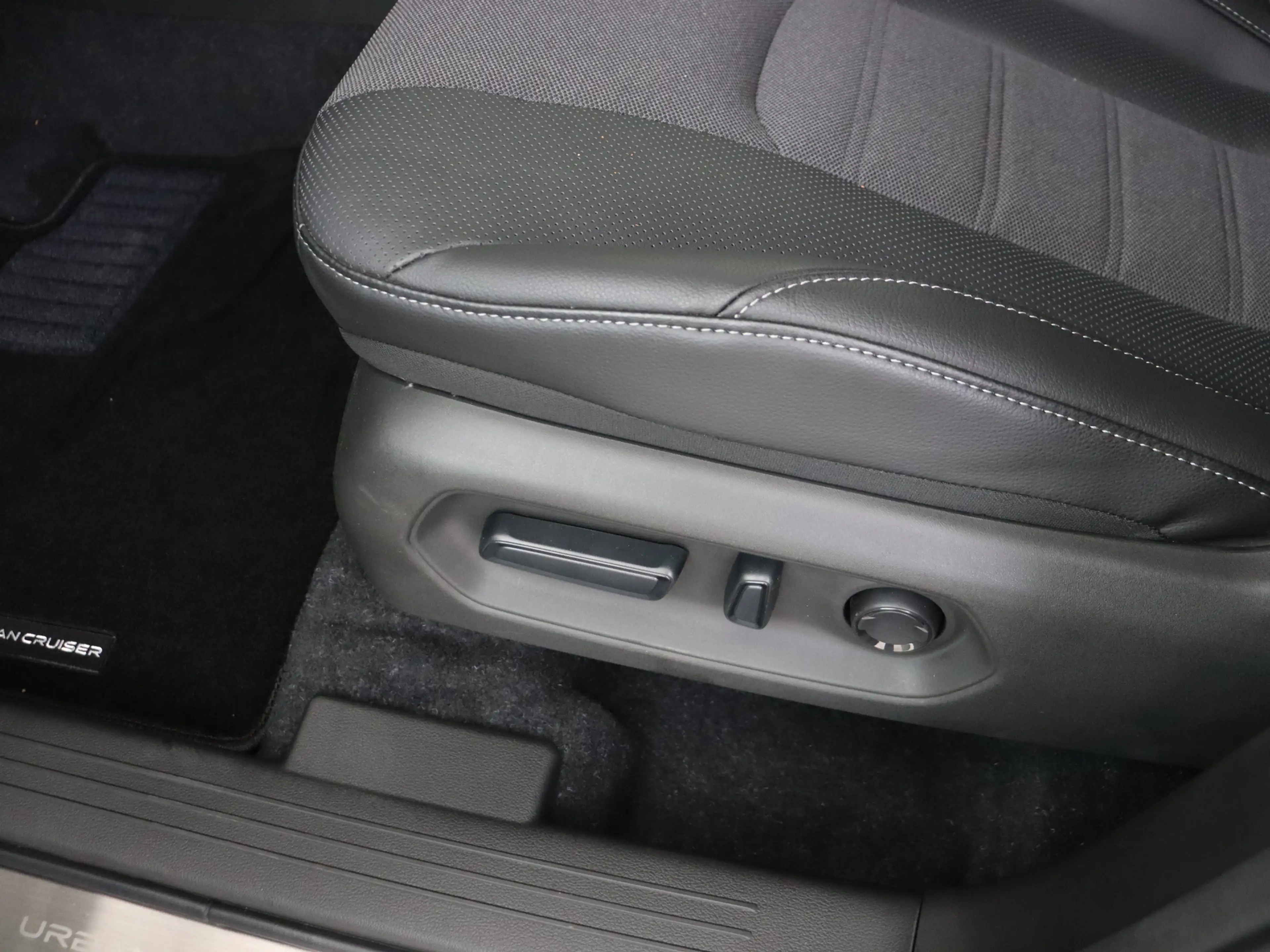 Toyota Urban Cruiser Executive 61 kWh — photo 10