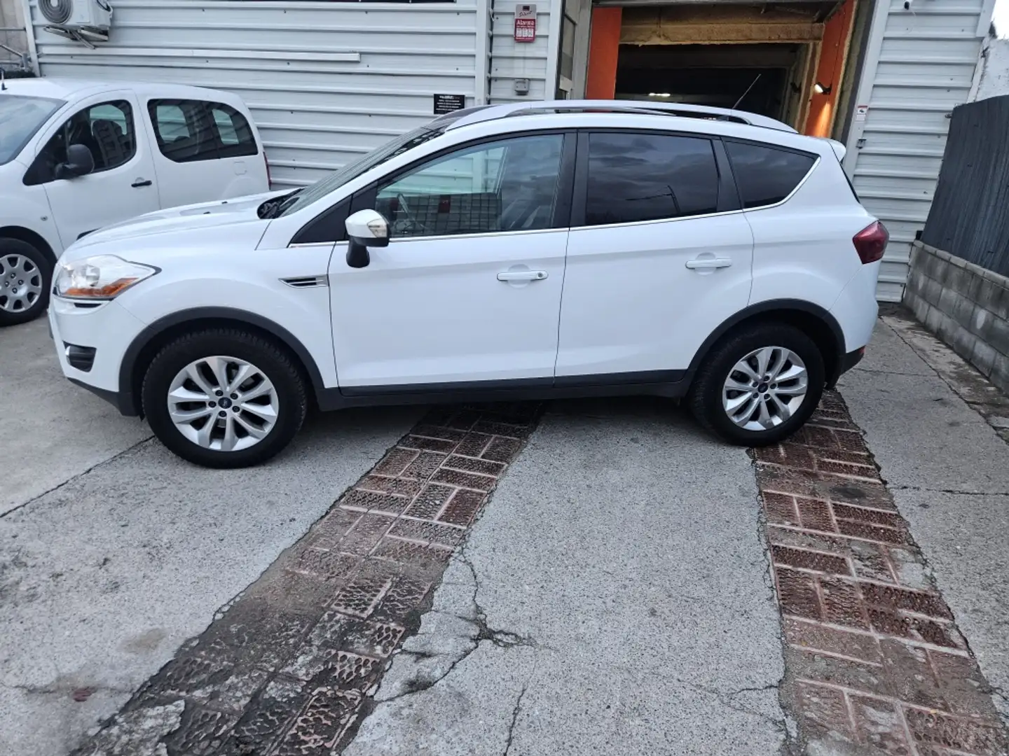Ford Kuga 2.0TDCI Trend 2WD Blanc - 2