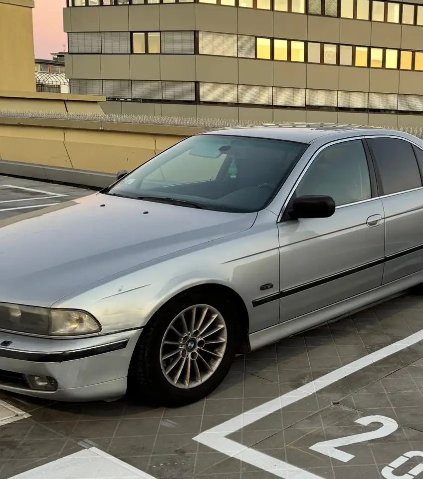 BMW 523i, foto 1