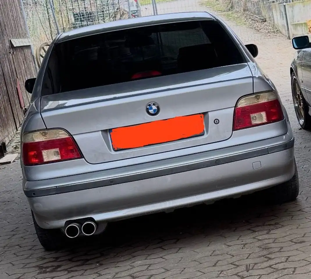 BMW 523i, foto 2