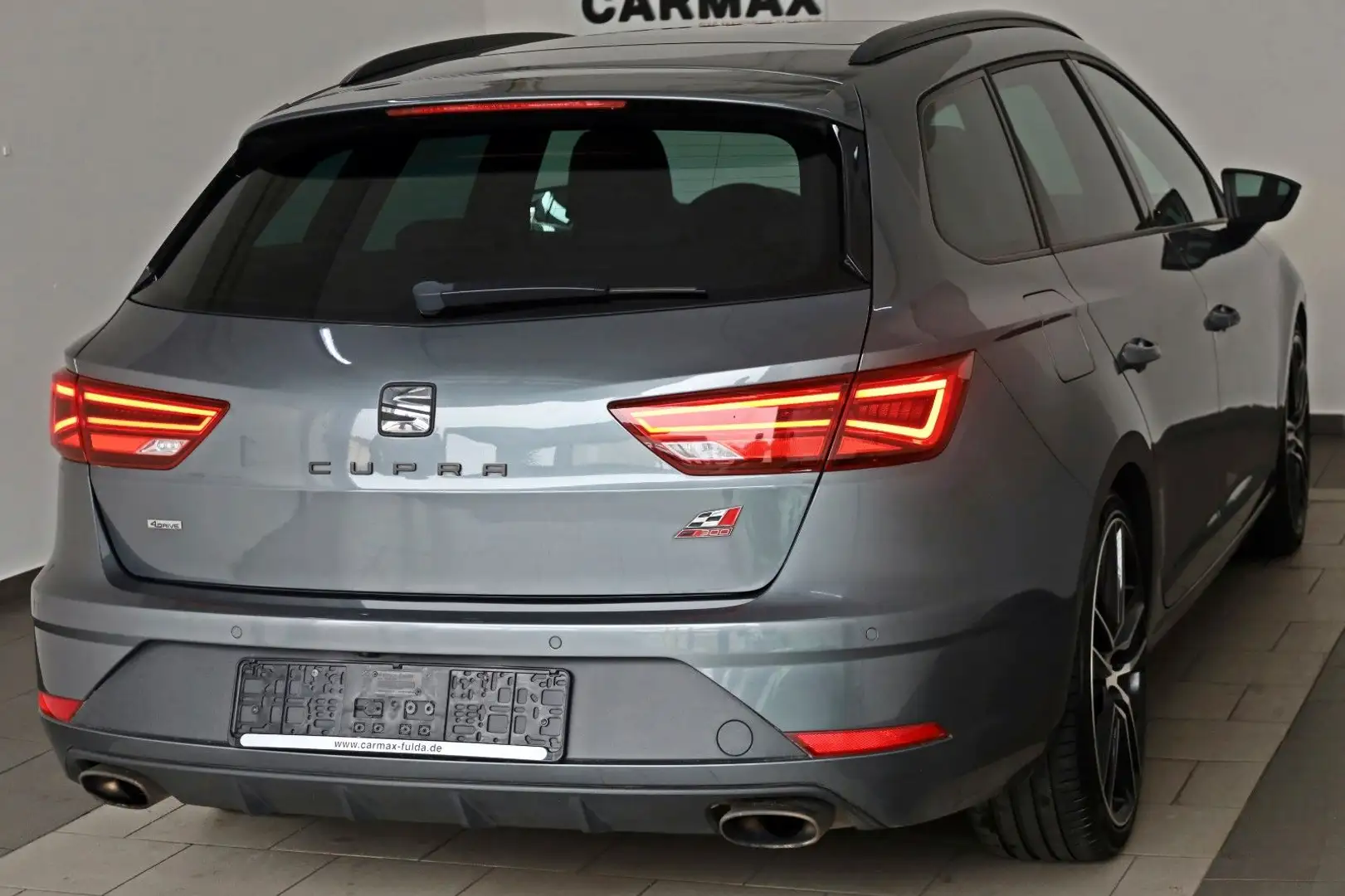SEAT Leon ST Cupra 300 4Drive TLeder,Navi,LED,PanDach Grau - 2