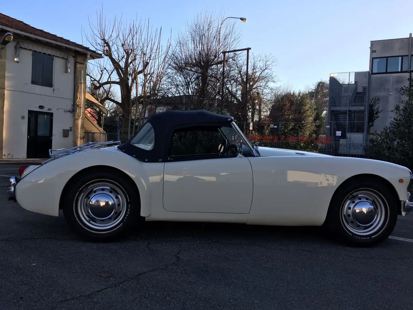 MG MGA - 2
