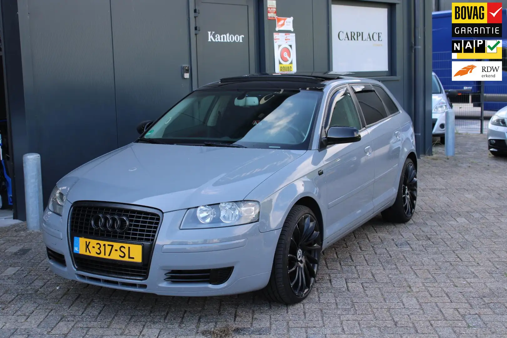 Audi A3 Sportback 1.4 TFSI Attraction Grijs - 1