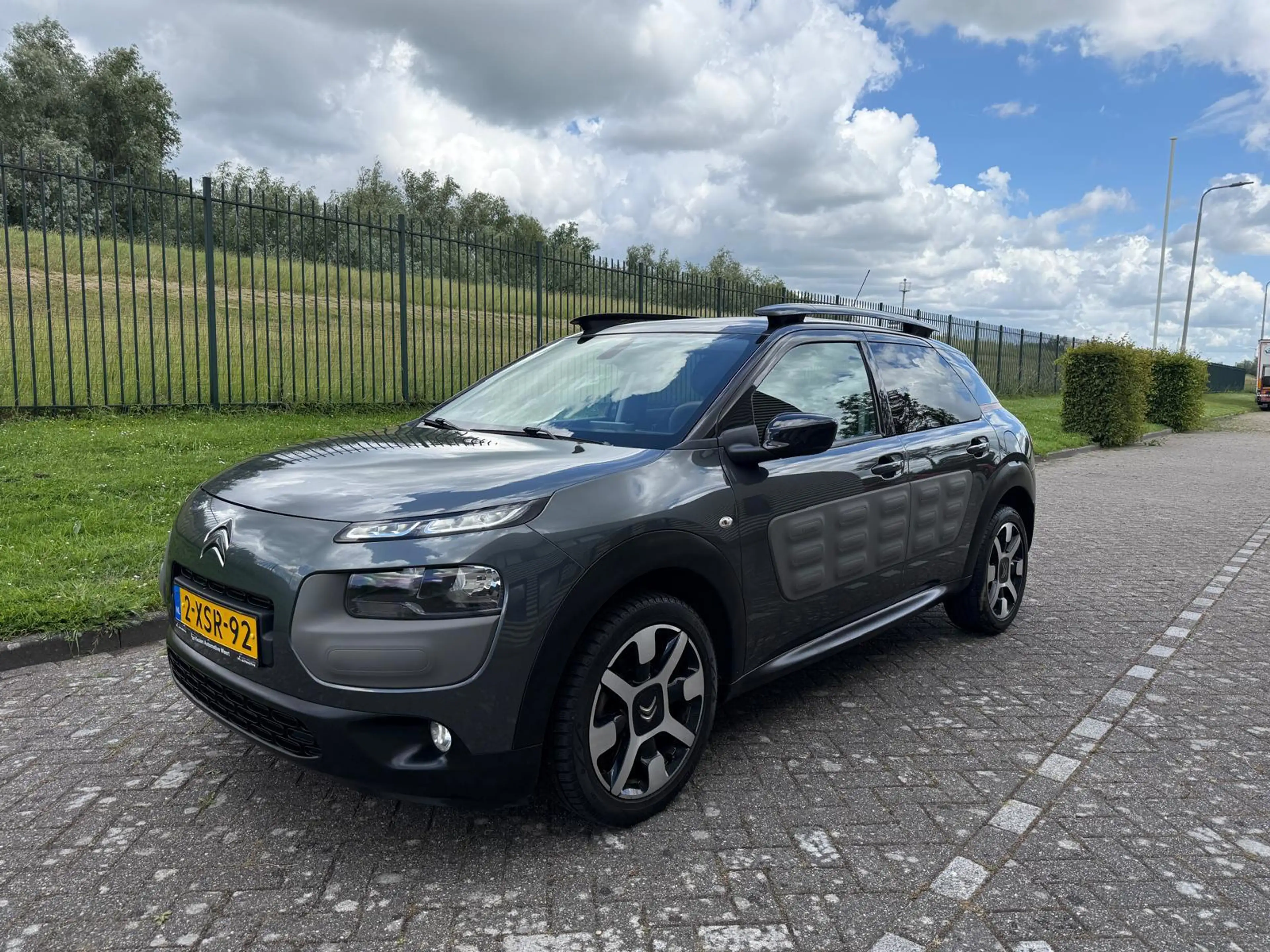 Citroen C4 Cactus 1.2 e-VTi Shine — photo 2
