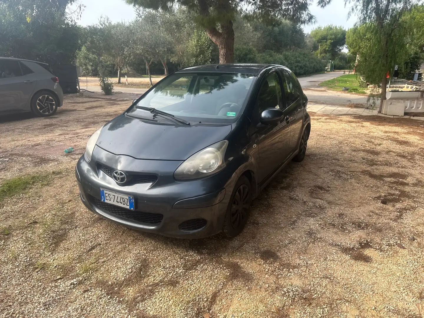 Toyota Aygo Aygo 5p 1.0 Sol Connect m-mt Grijs - 1