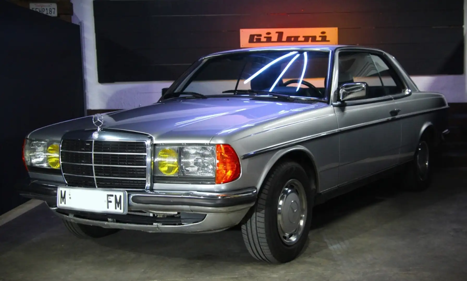 Mercedes-Benz CE 230 2.3 136cv srebrna - 1