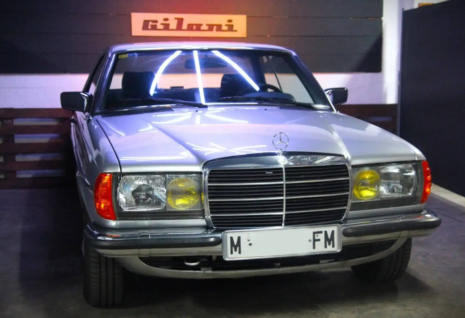 Mercedes-Benz CE 230 2.3 136cv srebrna - 2
