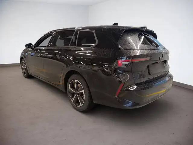 Opel Astra view 4