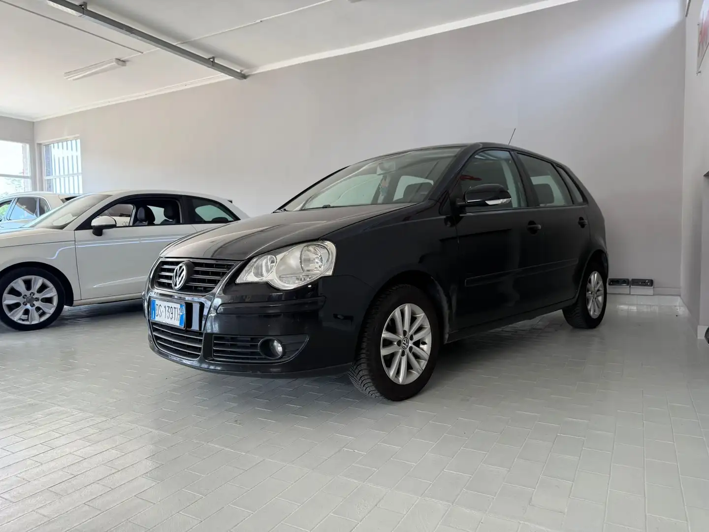 Volkswagen Polo IV 5p 1.4 Comfortline  UNICOPROPR-NEOPATENTATI Nero - 2
