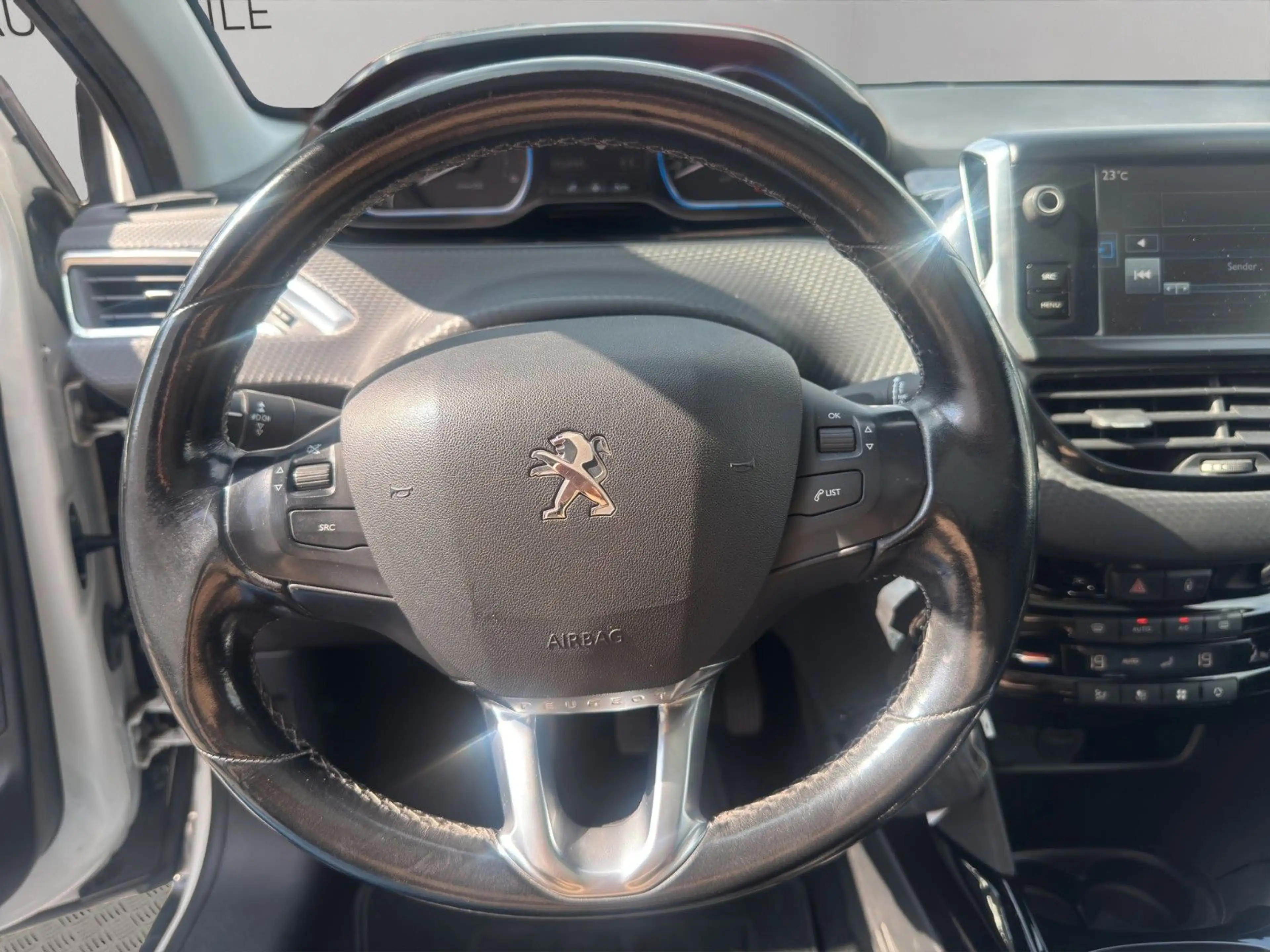 Peugeot 2008 Allure/SHZ/NAV/LM/2.HAND/AHK — photo 12