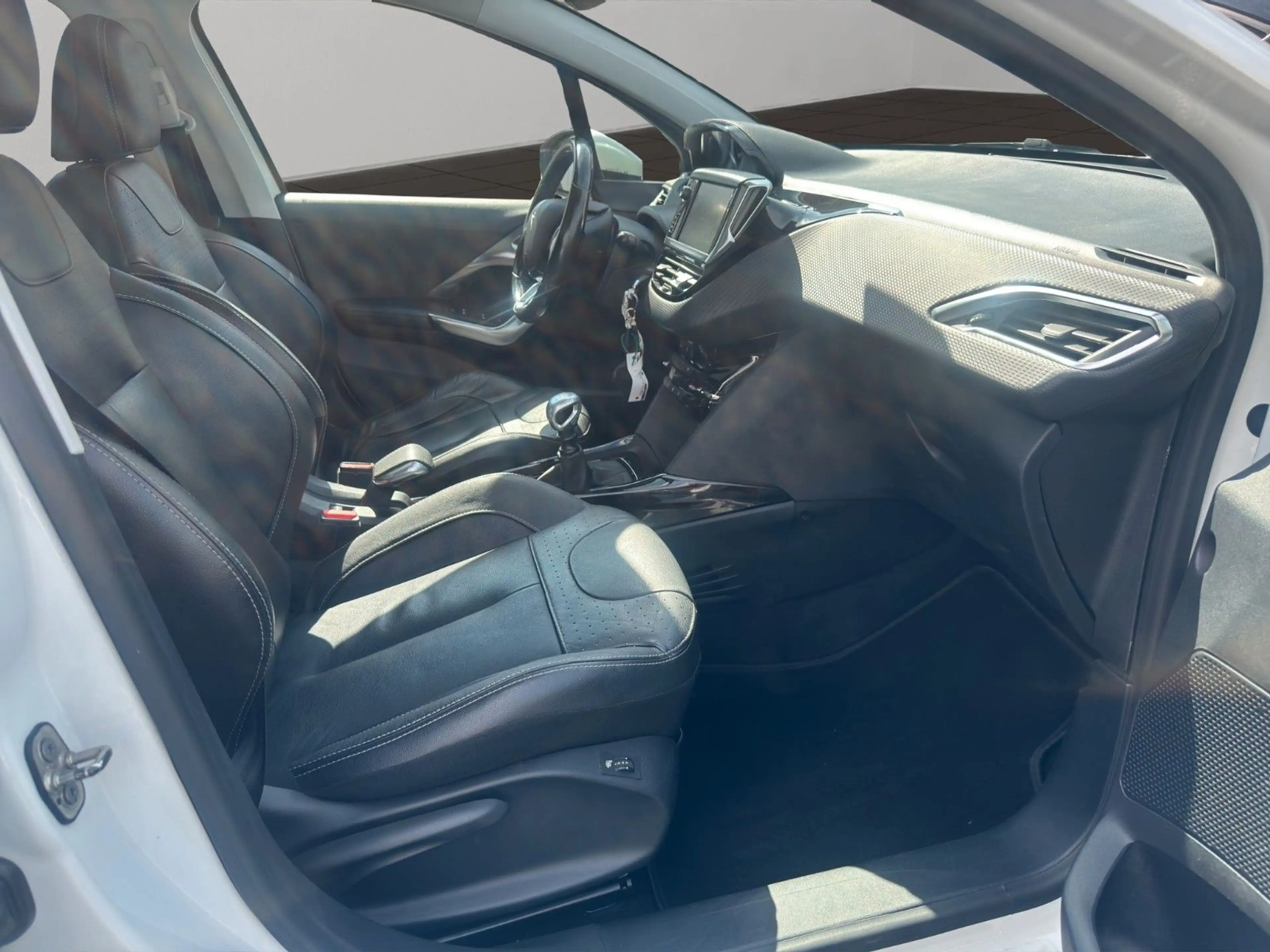 Peugeot 2008 Allure/SHZ/NAV/LM/2.HAND/AHK — photo 17