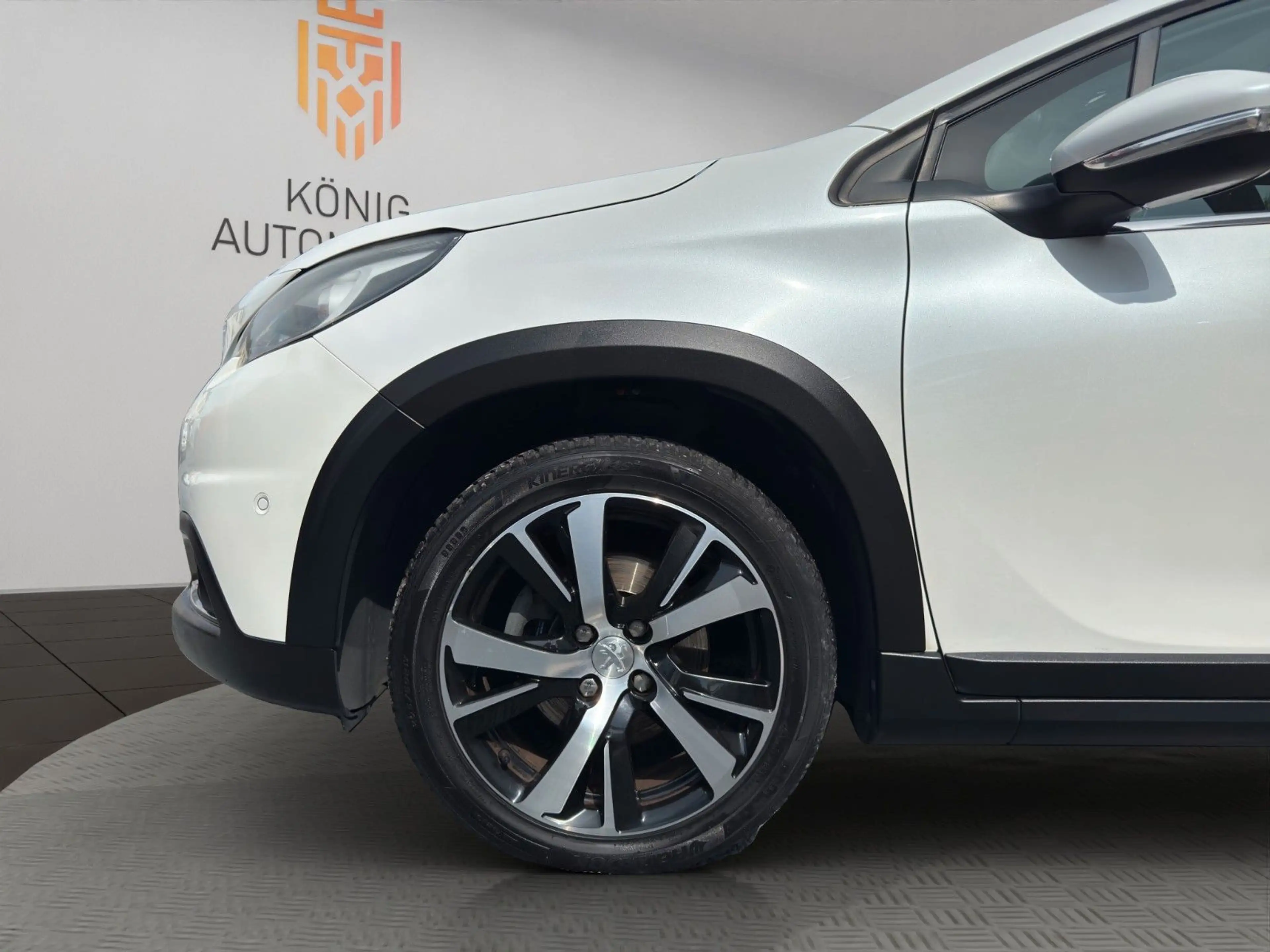 Peugeot 2008 Allure/SHZ/NAV/LM/2.HAND/AHK — photo 3